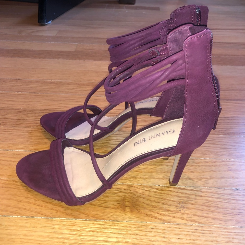 Purple/magenta strappy heel!